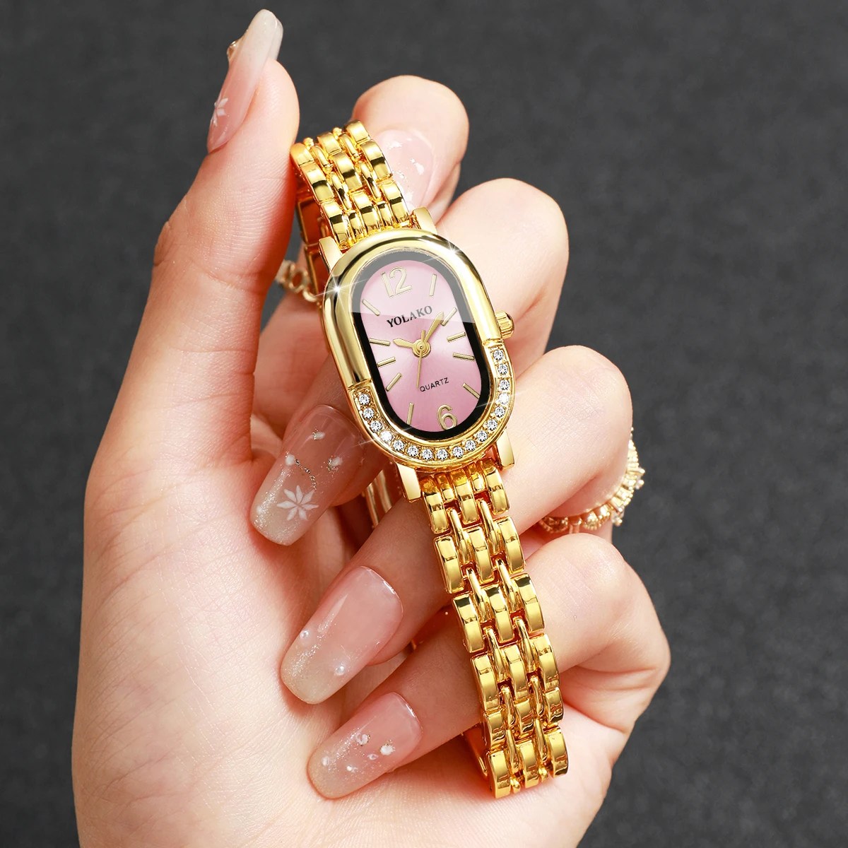 Luxury Rhinestone Women Quartz - огляд і ціна Luxury Watch Display Case
