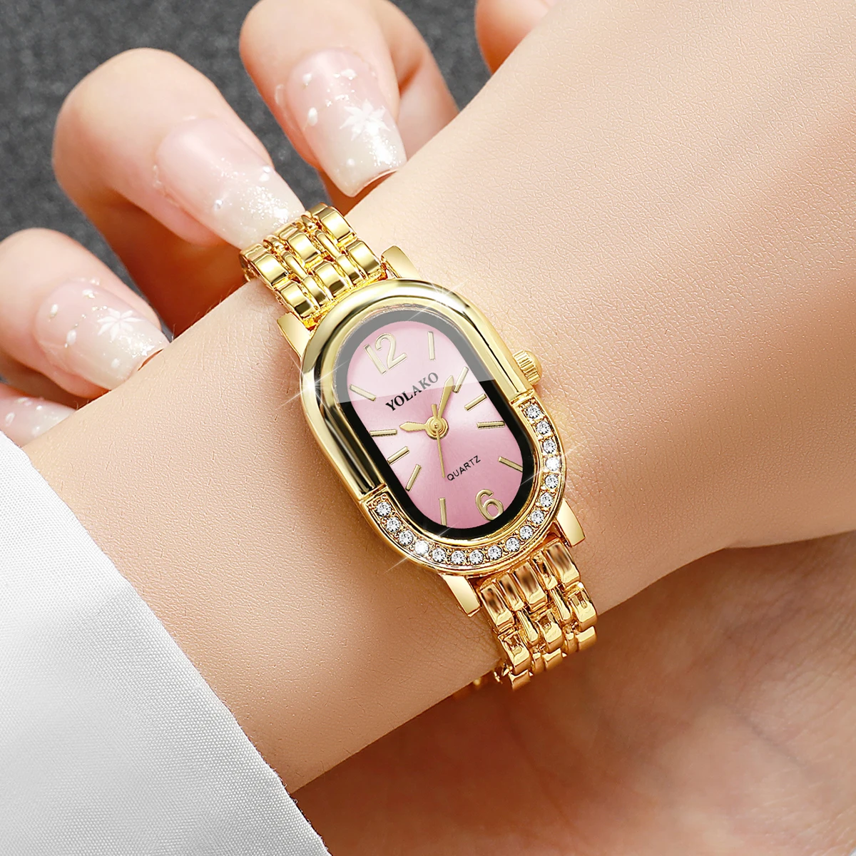 Luxury Rhinestone Women Quartz - огляд і ціна Luxury Watch Display Case